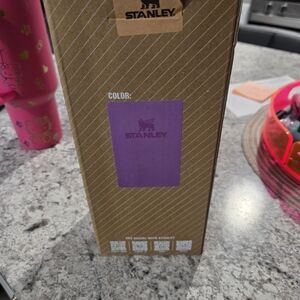 New In Box Stanley Purple Tumbler 30 Oz Drinkware With Straw Lid.